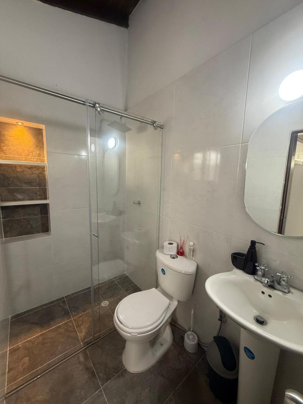 Hermosa Habitacion A Una Cuadra Del Ventura Plaza 3 กูกูตา ภายนอก รูปภาพ