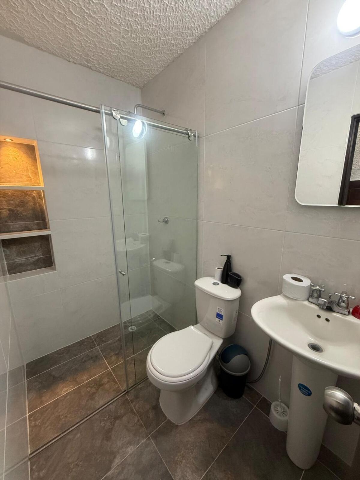 Hermosa Habitacion A Una Cuadra Del Ventura Plaza 3 กูกูตา ภายนอก รูปภาพ